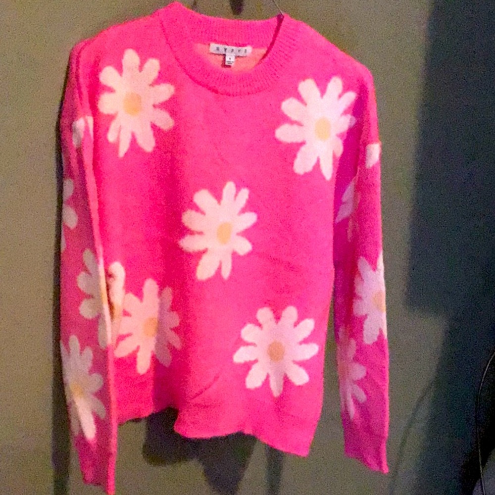Gorgeous pink daisy aweater